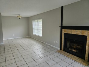 4013 Dream Oak Pl in Tampa, FL - Building Photo - Building Photo