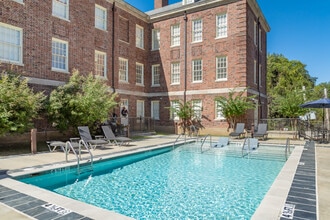 The Marine Residence in Memphis, TN - Foto de edificio - Building Photo