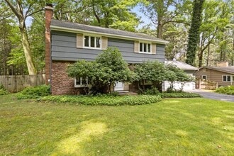 485 Oakridge Dr in Irondequoit, NY - Building Photo - Building Photo