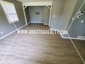 6004 E 152nd St in Grandview, MO - Building Photo - Building Photo