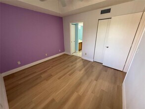 9907 Westwood Dr, Unit 21 in Tamarac, FL - Foto de edificio - Building Photo