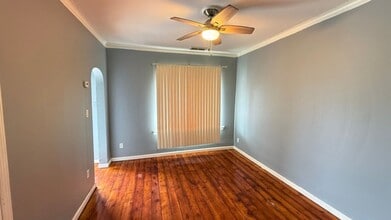 8224 S Muskegon Ave in Chicago, IL - Building Photo - Building Photo