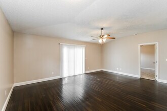 9159 Upstream Ct in Jacksonville, FL - Foto de edificio - Building Photo