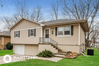 509 W 5th Ct in Peculiar, MO - Building Photo - Building Photo