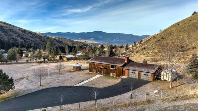 9336 Miller Creek Rd in Missoula, MT - Foto de edificio - Building Photo
