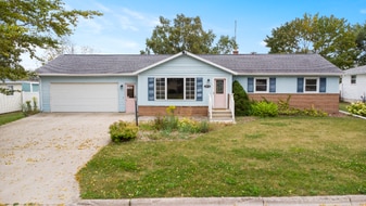 1614 Dawn St in Algoma, WI - Building Photo