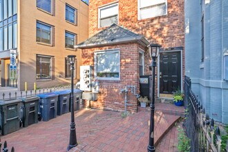 818 7th St NE in Washington, DC - Building Photo - Building Photo