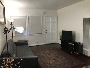 15863 Victory Blvd in Los Angeles, CA - Building Photo - Building Photo