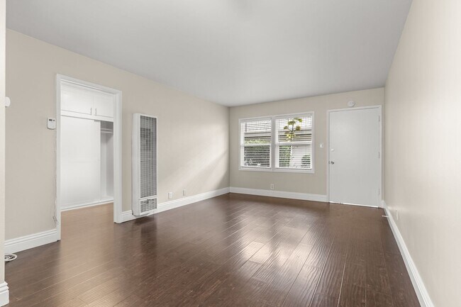 201-209 E 12th Street in Long Beach, CA - Building Photo - Interior Photo