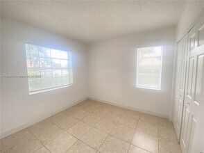 10489 NW 8th St in Pembroke Pines, FL - Building Photo - Building Photo