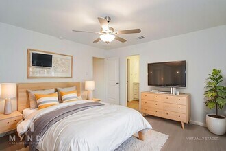 2729 Ctr Crk Ln in Fort Worth, TX - Foto de edificio - Building Photo