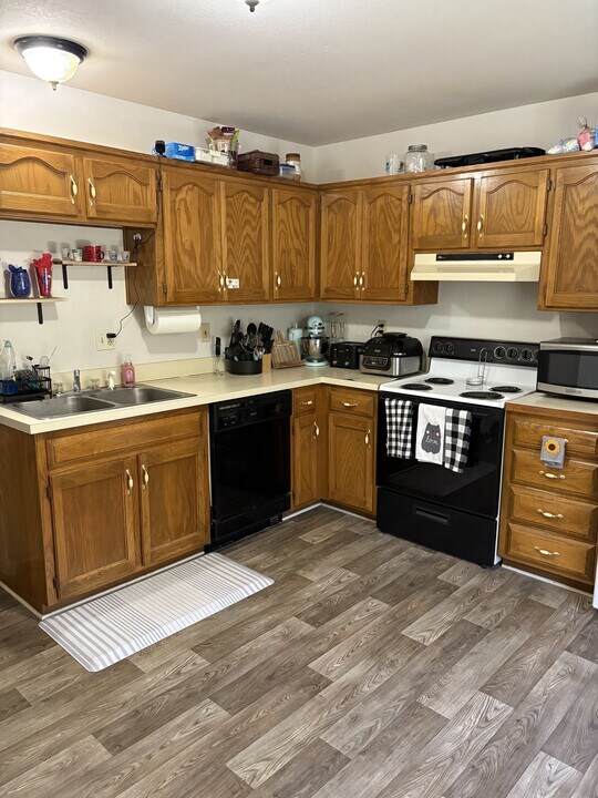600 Countryside Dr in McLouth, KS - Building Photo