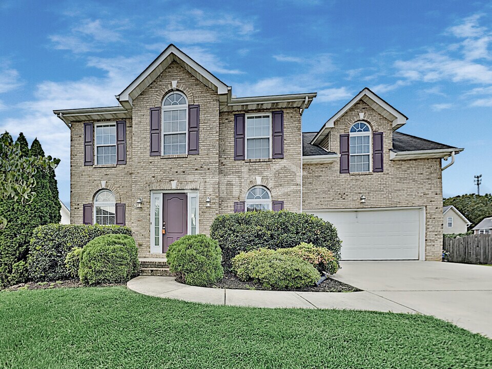 5523 Golden Gate Rd in Knoxville, TN - Foto de edificio