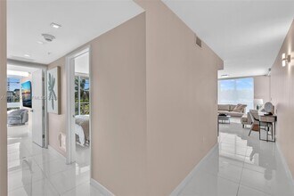 9901 E Bay Harbor Dr in Bay Harbor Islands, FL - Foto de edificio - Building Photo