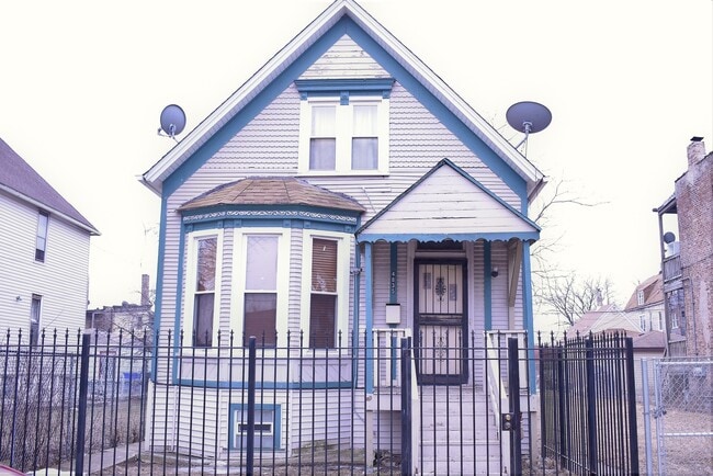 property at 4835 W Congress Pkwy