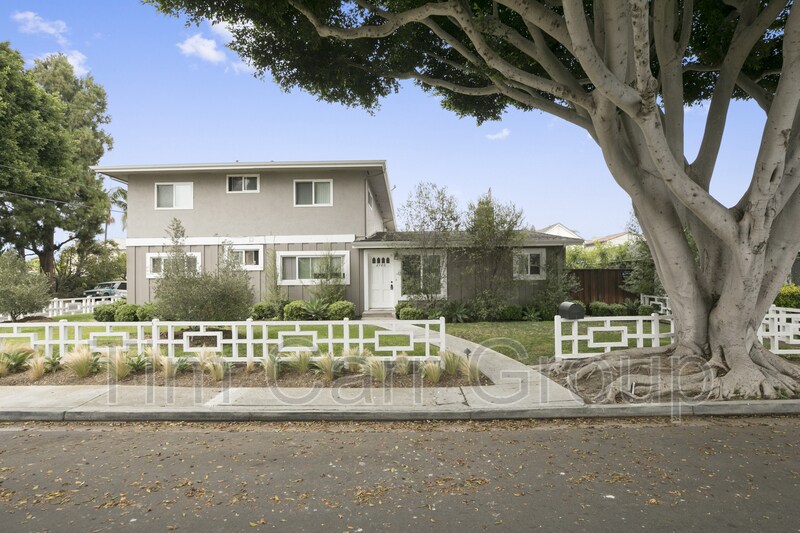 2100 Clay St in Newport Beach, CA - Building Photo