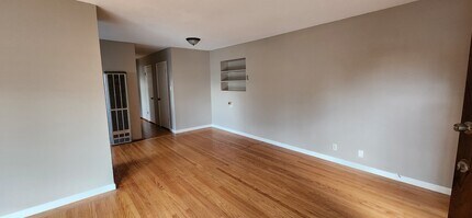 2421 Damuth St, Unit 2 in Oakland, CA - Foto de edificio - Building Photo