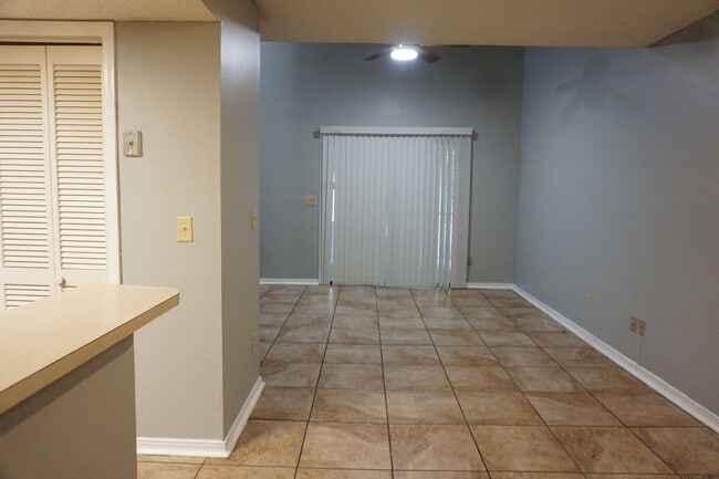 7656 Jana Ln S in Jacksonville, FL - Building Photo - Building Photo