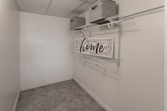 Country Hills Apartments in Perris, CA - Foto de edificio - Interior Photo