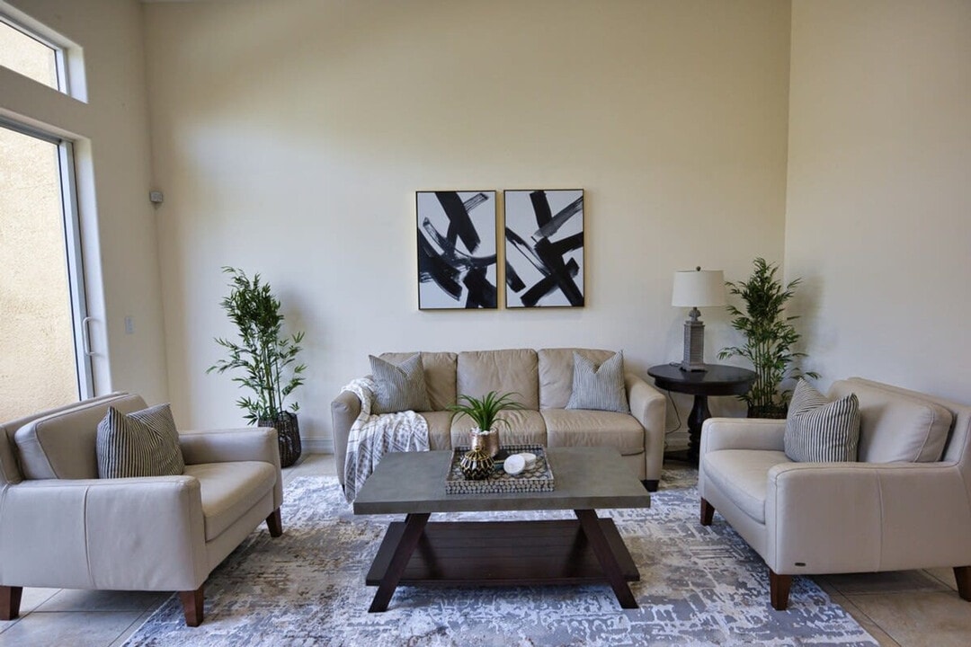 132 Mediterranean Way in Indian Harbour Beach, FL - Foto de edificio