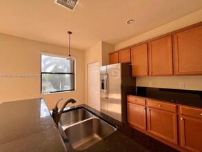 11614 NW 87th Ln in Doral, FL - Building Photo - Building Photo