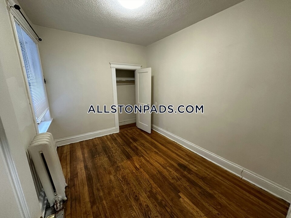 82 Glenville Ave, Unit #1 in Boston, MA - Building Photo