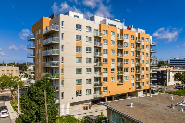 5200 Jean-Talon Rue E in Montréal, QC - Building Photo - Building Photo