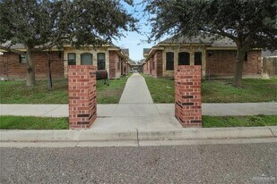 8 South Dr in Pharr, TX - Building Photo