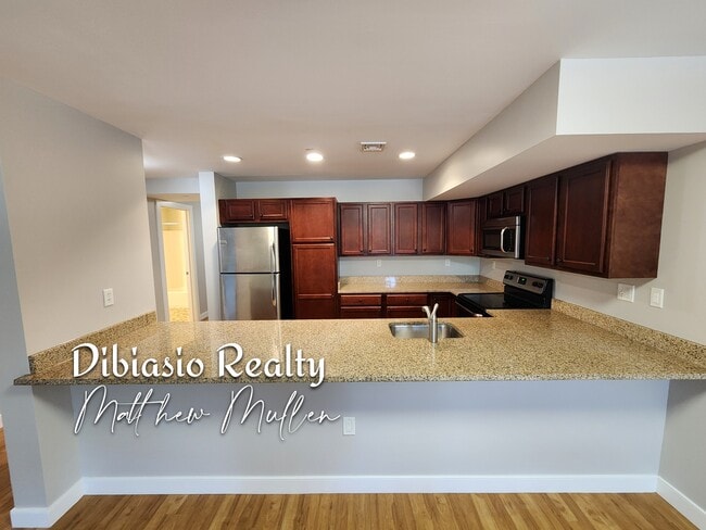 19 Pond St in Braintree, MA - Foto de edificio - Building Photo