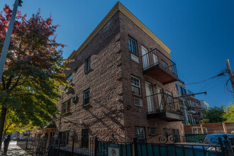 273 Evergreen Ave in Brooklyn, NY - Foto de edificio - Building Photo