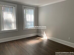 130 Longwood Ave, Unit longwood ave 1 in Brookline, MA - Foto de edificio - Building Photo