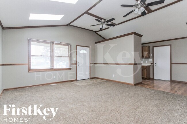 2102 E Edgewood Ave in Indianapolis, IN - Building Photo - Building Photo