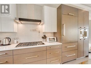 2165 Palmerston Ave in West Vancouver, BC - Building Photo - Building Photo