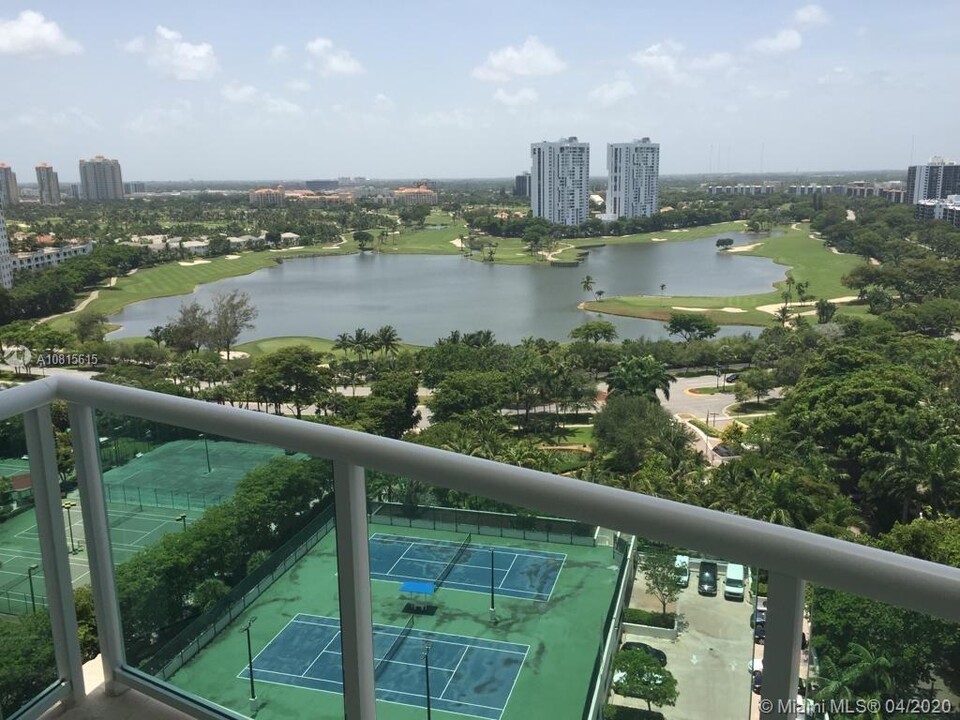 20200 W Country Club Dr, Unit smile in Aventura, FL - Building Photo