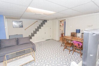 978 Radcliffe Rd in Towson, MD - Foto de edificio - Building Photo