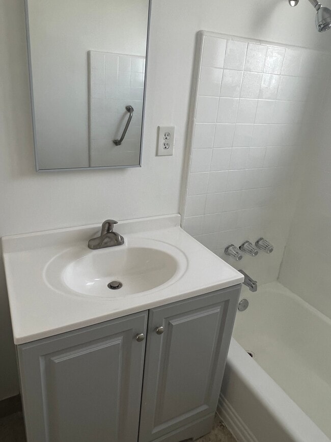 3110 Livonia Ave in Los Angeles, CA - Building Photo - Building Photo