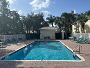 13472 Old Englishtown Rd in Wellington, FL - Building Photo - Building Photo