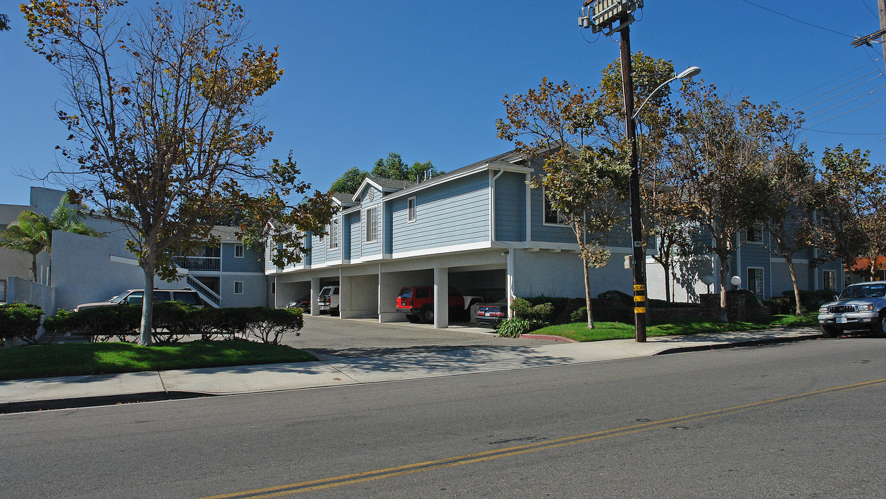 887 W 15th St in Newport Beach, CA - Building Photo