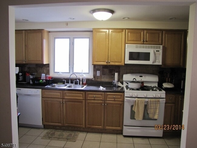 298 Luddington Ave, Unit 2 in Clifton, NJ - Building Photo - Building Photo