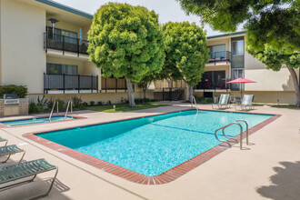 Casa de Oro Apartments in Torrance, CA - Foto de edificio - Building Photo