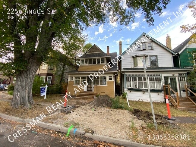 3 bed, 1 bath FULL HOUSE located Downtown