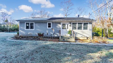 66 Crystal Dr in East Hampton, NY - Building Photo - Building Photo