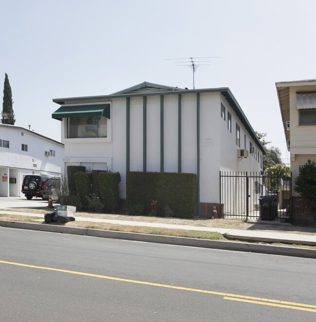 6120 Radford Ave in North Hollywood, CA - Building Photo - Building Photo