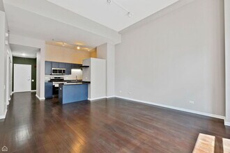 5 N Wabash Ave in Chicago, IL - Building Photo - Building Photo