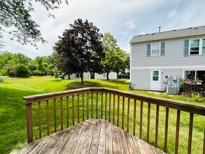 2450 Devonshire Ct in Aurora, IL - Building Photo - Building Photo