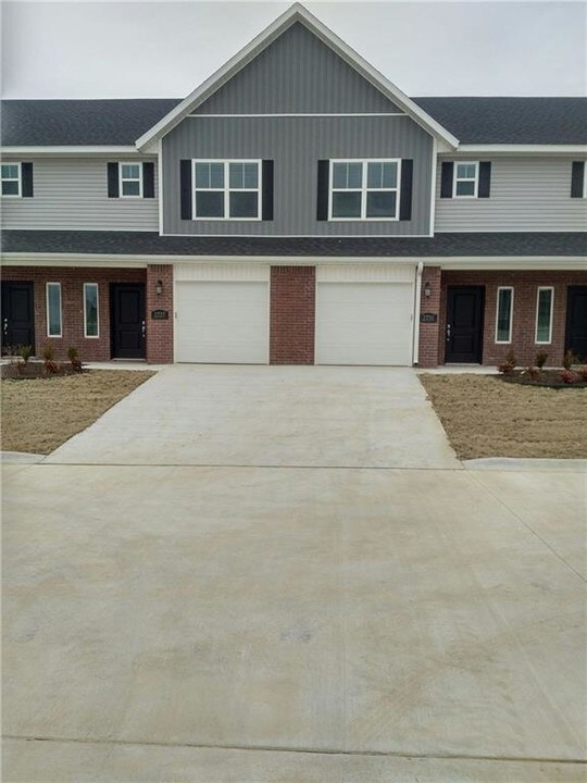 2729 W Kilimanjaro Way in Rogers, AR - Building Photo
