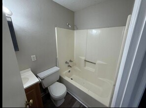 318 Station Crossing Dr in Albany, GA - Building Photo - Building Photo