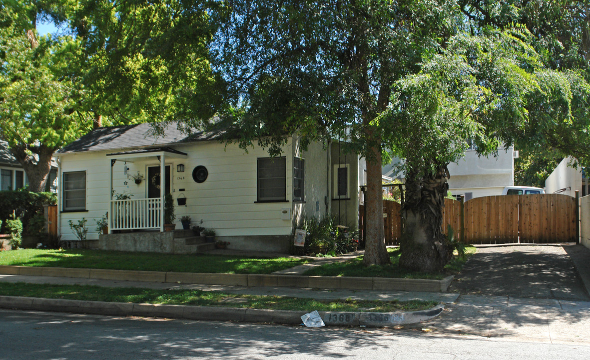 1366 Mentor Ave in Pasadena, CA - Building Photo