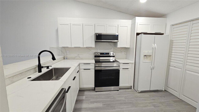 1347 NW 122nd Terrace in Pembroke Pines, FL - Building Photo - Building Photo
