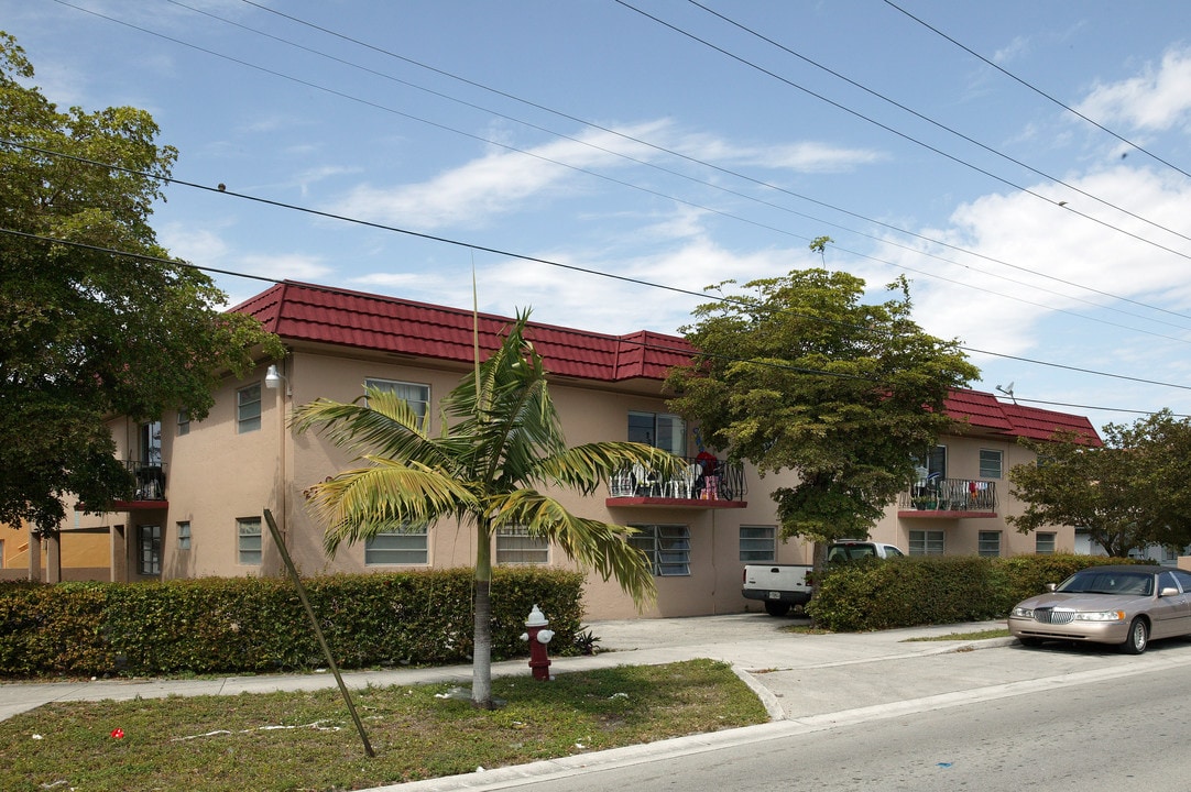 2712 W 10th Ave in Hialeah, FL - Building Photo